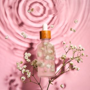 Bottle,Of,Natural,Serum,And,Gypsophila,Flowers,In,Water,On